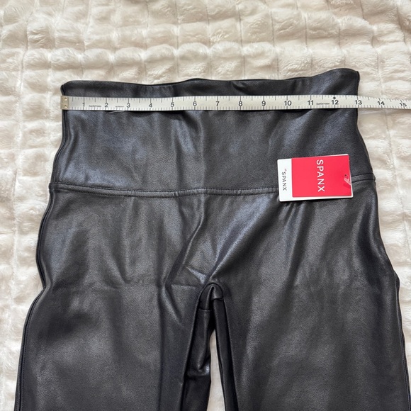 NEW Spanx Large Black Faux Leather Shiny Ankle Leggings Slimming Party Holiday - Picture 4 of 9